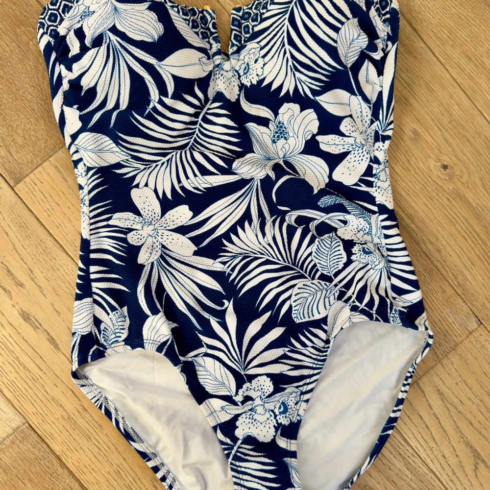 Women’s Tommy Bahama one-piece swimsuit. NWT. Size 4